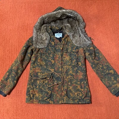 Obey пропаганды Urban Outfitters меха с капюшоном камуфляж военная куртка парка XS - Изображение 1 из 4
