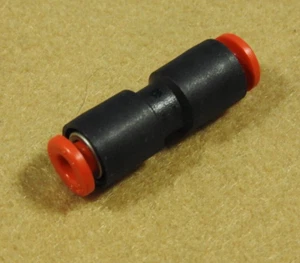 5/32" Tube Straight Connector, SMC KQH03-00 (KQ2H03-00) - Lot of 7, New - Picture 1 of 4
