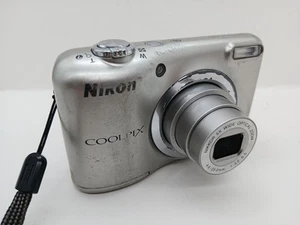 NIKON COOLPIX A10 16.1MP Digital Camera 5X Wide Optical Zoom Silver - Bild 1 von 10