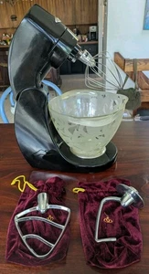 Miscelatore da appoggio Jenn Air Attrezzi. Model# JSM900EAB ciotola nera e 3 palette - Foto 1 di 9