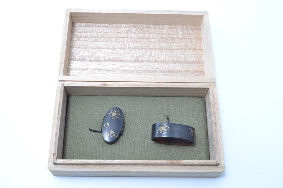 Fuchi Kashira japonés kodogu antiguo mumei diseño de flores de ciruelo Shakudo Edo Foto 1 de 4