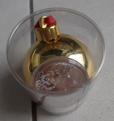 Foto Weihnachtskugel mit Schneegestöber - gold mit rotem Band  - 7 cm - OVP - Bild 1 von 3