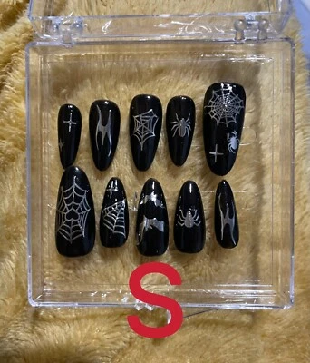 tips per unghie finte/nero/halloween/ragnatela/ragno/lucente/horror/pipistrello - Immagine 1 di 3