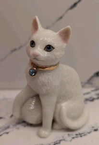 Piedra de nacimiento Lenox gatito gato blanco azul piedra de nacimiento e hilo bola sentada 3x2x4 - Imagen 1 de 6