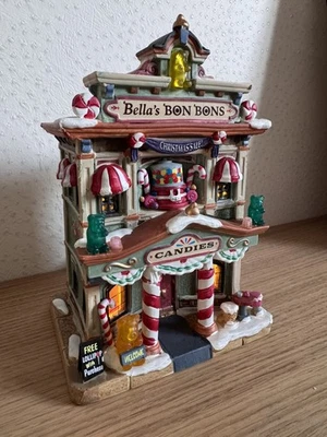 LEMAX - Bella`s Bon Bons beleuchtetes Haus - Bild 1 von 3
