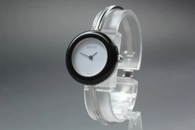 Moldura Gucci Vintage Quase Perfeita 11/12,2L 26mm Quartzo Mostrador Branco Feminina - Imagem 1 de 4