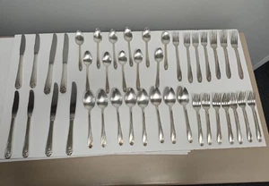 VTG Lot of 41 Pieces 1847 Roger Bros. Daffodil Pattern Silver Plated Flatware - Picture 1 of 2