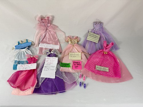 VETEMENTS Lotto Barbie Principesse Mattel con 7 abiti con 2 paia di scarpe per bambole 11 5"