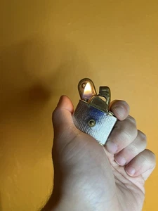 Encendedor vintage Evans metálico plateado con cierre de cubierta - Imagen 1 de 4