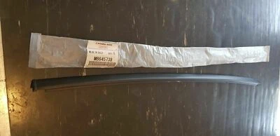 Mitsubishi Pajero Montero 92-00 OEM Original Frontal Vidrio Moldura Lado Derecha MB645738 Foto 1 de 3