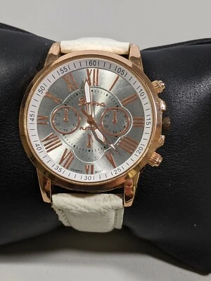 Reloj Geneva Tono Plata Redondo Tono Oro Caja 40 mm Blanco Imitación Cuero Banda 9 pulgadas Foto 1 de 4