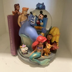 Disney Classics Vol 2 Through the Years Musical Schneekugel & Buchstütze - Bild 1 von 5