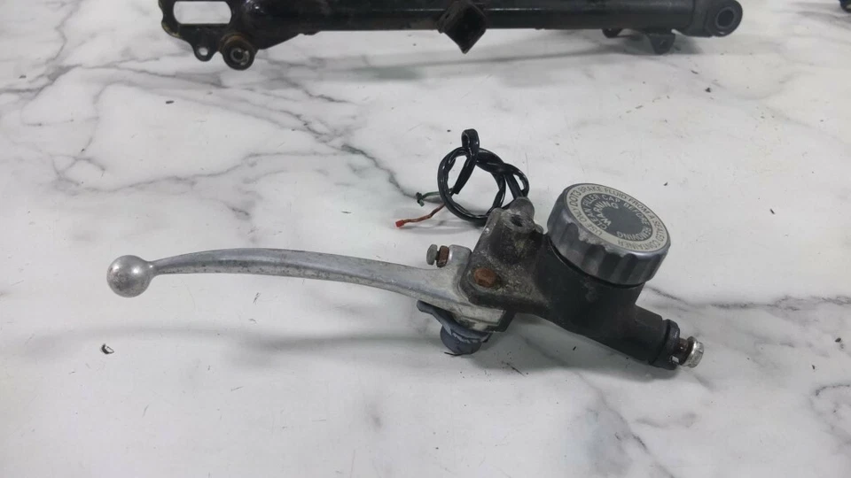 76 Yamaha RD200 RD 200 C Freno delantero eléctrico cilindro maestro palanca percha Foto 1 de 4