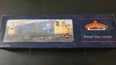 Bachmann 32-027 BR Class 20, No D8000 in BR Green Livery, Boxed - Image 1 of 4