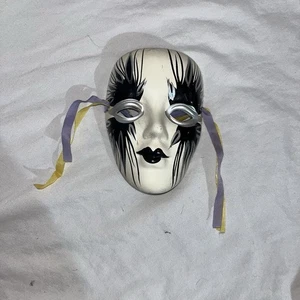 Kleine Wanddeko Gesichtsmaske Damen Silber Lidschatten - Bild 1 von 3