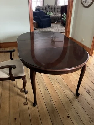 Mesa de jantar vintage Drexel Heritage Cherry Queen Anne pedestal duplo - Imagem 1 de 4