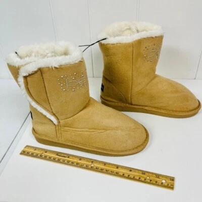 Bebe Botas Niñas Talla 4 Imitación Gamuza Con Forro de Piel Sintética Tirar de Marrón Claro Nuevas Foto 1 de 4