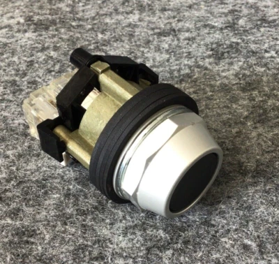 Eaton HT8A Black Pushbutton Switch 6A 120V Used - Image 1 of 4