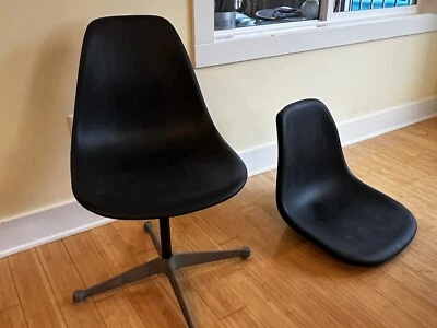 Herman Miller Charles Eames Plastic Side Shell Chairs Black - Image 1 of 4