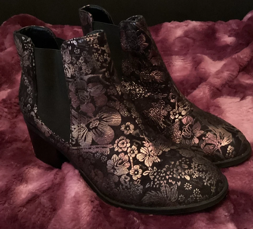 Maurices Chelsea Bota Floral 9 1/2 Foto 1 de 4