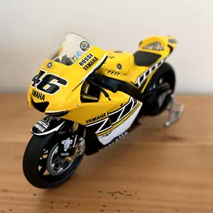Miniature 1/12 Yamaha YZR M1 Valentino Rossi GP Laguna Seca 2005 MotoGP - Imagen 1 de 5