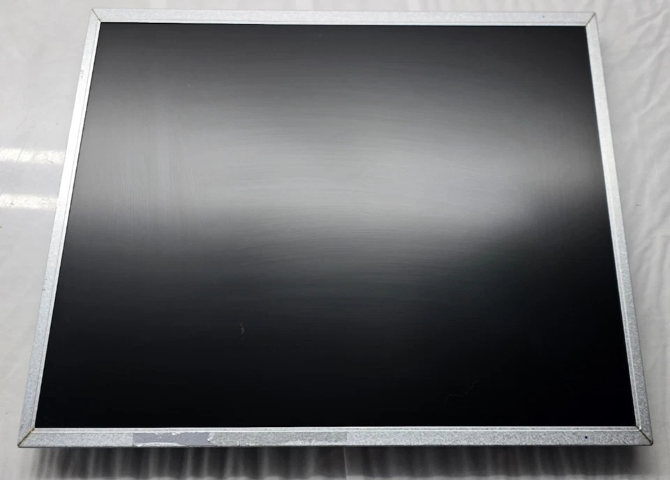 Armario Panel Pantalla LCD Usado 17.0" Resolución 1280×1024 LTM170EU-L31 Foto 1 de 4