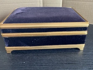 Portagioie vintage francese in velluto viola con specchio cornice in metallo tono oro - Foto 1 di 10