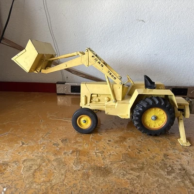 ERTL Vintage 1/22 Scale Diecast Ford 7500 Backhoe Loader Tractor Excavator - Image 1 of 4