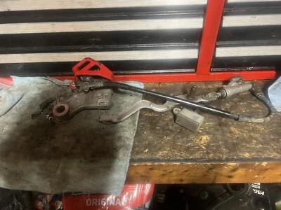 2009-2010 Kawasaki KLX250SF Rear Brake Caliper, Master Cylinder, & Brake Pedal Foto 1 de 4