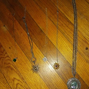 COSTUME JEWELRY EARRINGS, RINGS, BRACELETS, NECKLACES - Picture 1 of 24