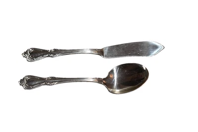 Cuchillo de mantequilla maestro Wm A Rogers/Oneida CHALICE plateado y cuchara de azúcar Foto 1 de 3