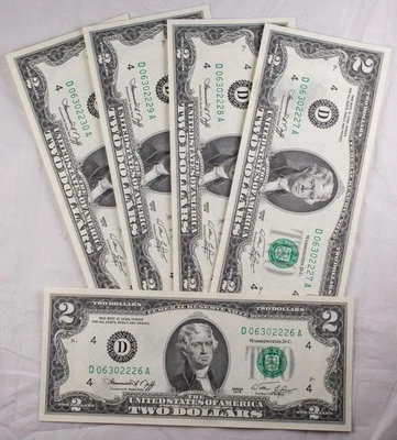 Lot of 5 1976 Bicentennial $2 Consecutive UNC Federal Reserve Notes  - Image 1 of 2