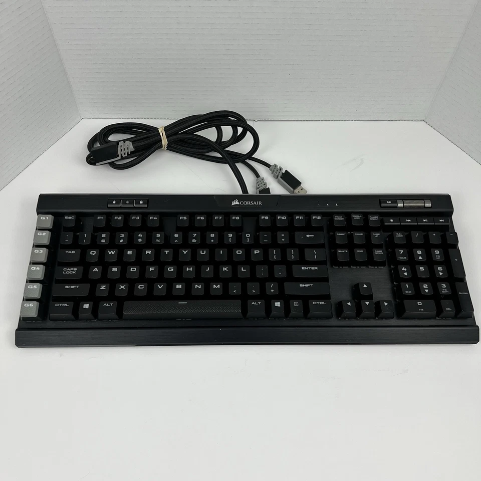 Corsair K95 RGB Platinum Mechanical Gaming Keyboard RGP0056 - Image 1 of 4