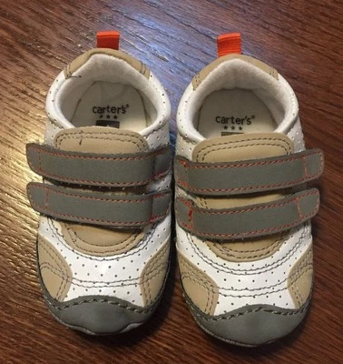 Zapatos de cuna Carters para bebé niño pequeño talla 3 suaves unisex blancos/bronceados/grises gancho y bucle Foto 1 de 4