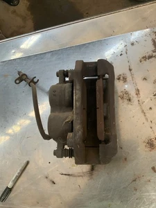 Pinza de disco de freno delantera izquierda Ram 1500 Classic 2011-24 doble cabina 68157611AA - Imagen 1 de 2