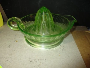 Vintage Vasiline Green Glass Lemon Orange Juicer D63 QQ - Picture 1 of 5
