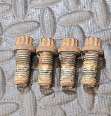 Juego de 4 pernos de montaje del eje de transmisión trasero Ford F150 F-150 2009-2014 OEM  Foto 1 de 4