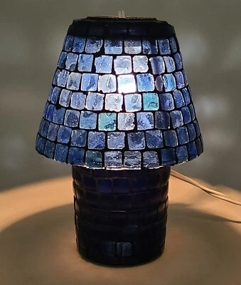 Lámpara de vidrio mosaico con soporte T-Lite pantalla y base azul cobalto 6"D x 7"H Foto 1 de 4