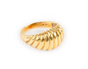 Anello a cupola in oro giallo 14 kt misura 6,75 - Foto 1 di 9