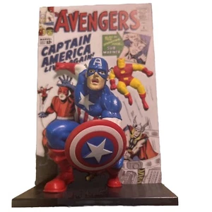 Lootcrate Marvel Comics Avengers 3D Comic Stand Gebraucht 2019 - Bild 1 von 2