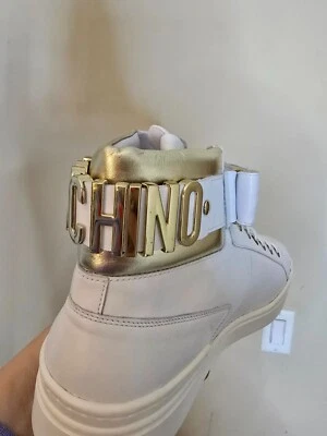 Moschino Hombre Zapatillas con Logo Moschino Dorado Correa Alrededor Zapatilla Foto 1 de 4