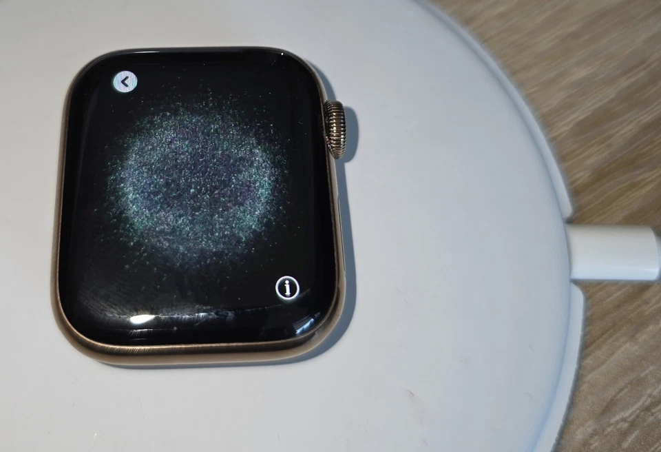 Apple Watch Series 4 Cellular, GBR, 40mm, Gold Stainless Steel - Garantie-Tausch - Bild 1 von 4