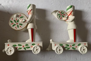 Neu im Karton Lenox für die Feiertage SPIELZEUGSOLDAT Kerzenständer Paar in Box Weihnachten hervorragender Zustand - Bild 1 von 7