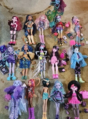Monster High G1 G2 G3 Lot of 16 Dolls Mattel 2008-2024 Great Condition! - Image 1 of 4