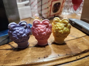 Vintage NOS Avon Blumenkorb Seife Set je 1 Unze - Bild 1 von 3