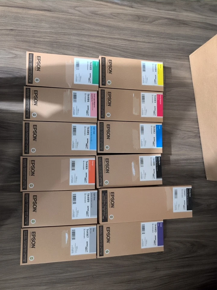 Juego de tinta Epson P7570/P9570 150 ml y 1 foto negra 700 ml Foto 1 de 1