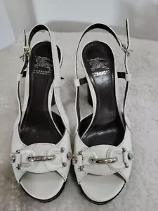 Sandalias, tacones blancos de punta abierta Burberry. Tacones redondos. Talla 37. EE. UU. 6,5 - Imagen 1 de 11