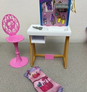 Barbie Sarta Carriera Fashion Design Studio Playset Ricambio Scrivania e Sedia - Foto 1 di 10