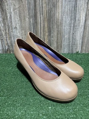 Zapatos de salón Crocs A-Leigh de tacón de cuña para mujer beige punta cerrada zapatos de cuero 8,5 Foto 1 de 4