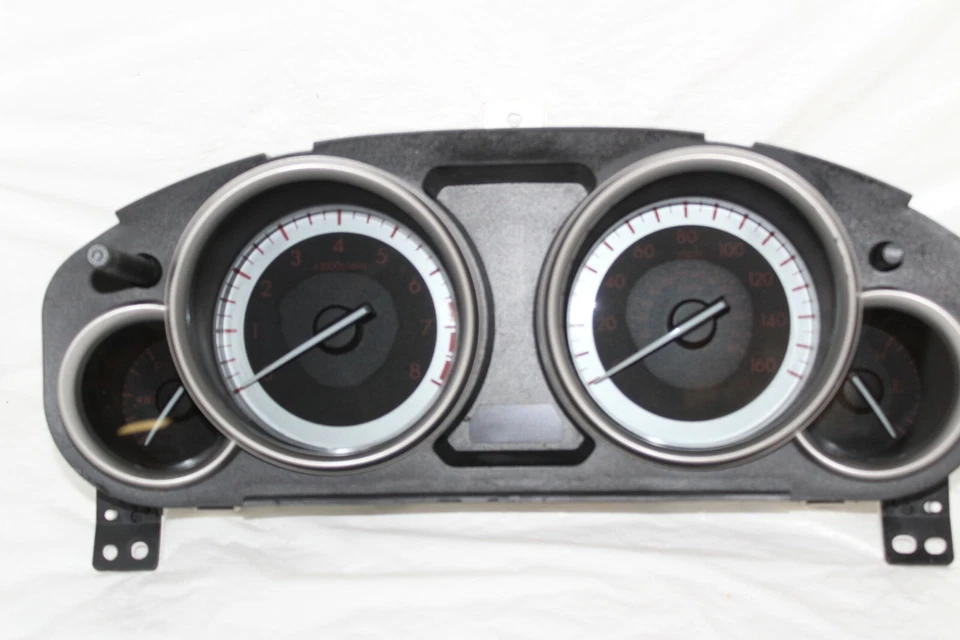 Cuadro de instrumentos velocímetro Mazda 6 2010 32.148 millas montaje roto Foto 1 de 4